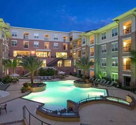 Stylish Open Concept Apt With King Bed, Walking Distance From Nrg Texans Stadium, 1 Mile To Med Center, Free Parking Houston Bagian luar foto