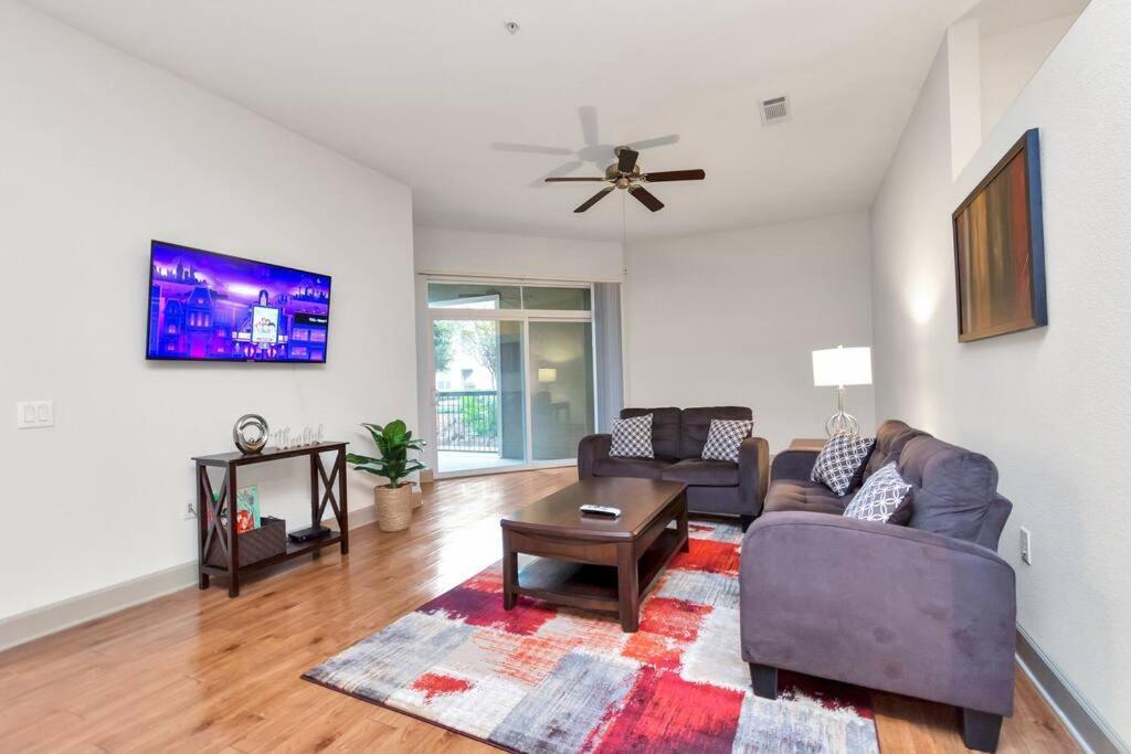 Stylish Open Concept Apt With King Bed, Walking Distance From Nrg Texans Stadium, 1 Mile To Med Center, Free Parking Houston Bagian luar foto