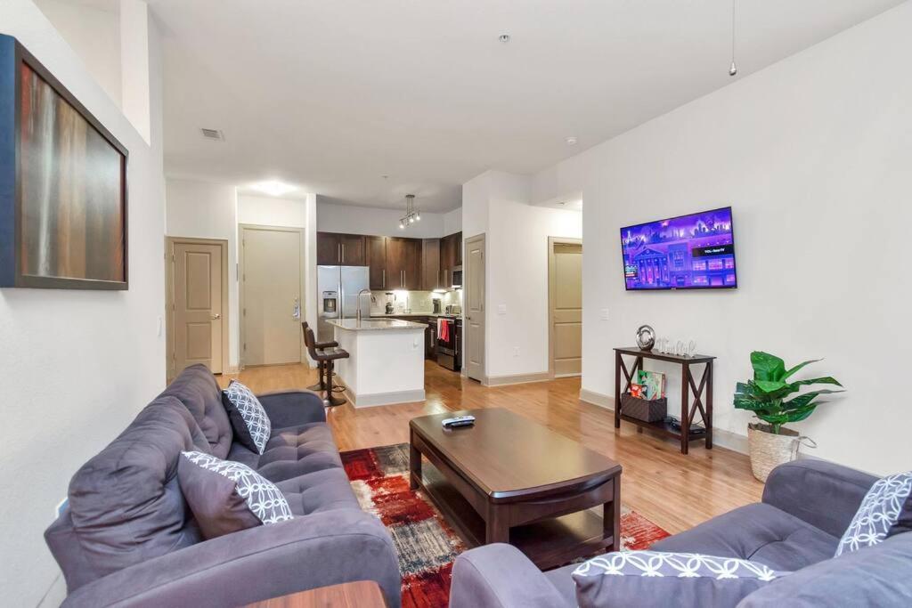 Stylish Open Concept Apt With King Bed, Walking Distance From Nrg Texans Stadium, 1 Mile To Med Center, Free Parking Houston Bagian luar foto