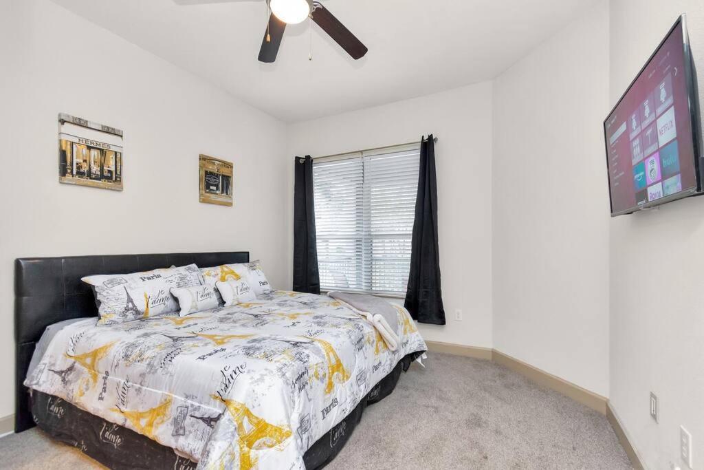 Stylish Open Concept Apt With King Bed, Walking Distance From Nrg Texans Stadium, 1 Mile To Med Center, Free Parking Houston Bagian luar foto